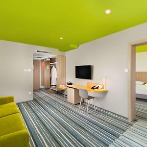 Suite met een Slaapkamer en een King Size Bed